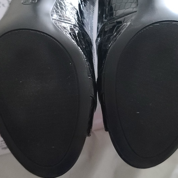 East 5th Black Pumps size 9.5 M (fits like 10) - Picture 4 of 9